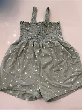 H&M Girls' Green Floral Smocked Romper 6 m but RUNS SMALL!